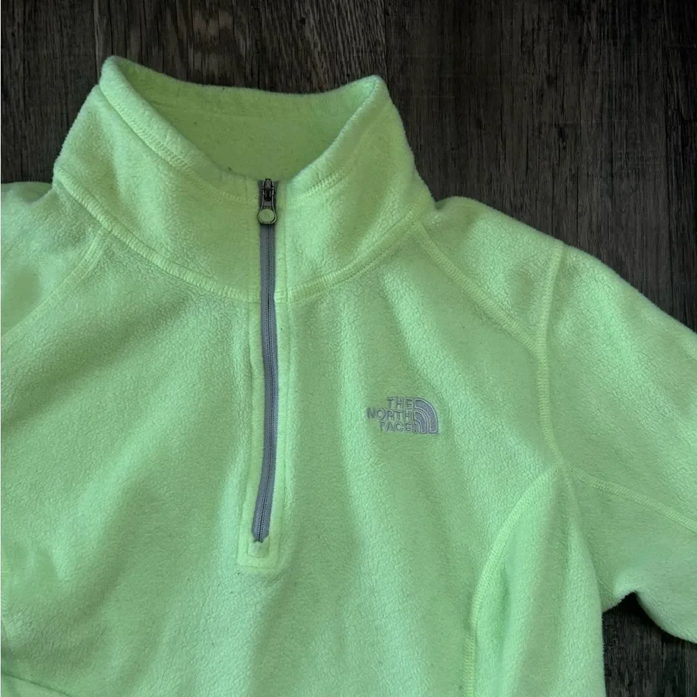 GIRLS NORTH FACE 1/4 ZIP SIZE MEDIUM